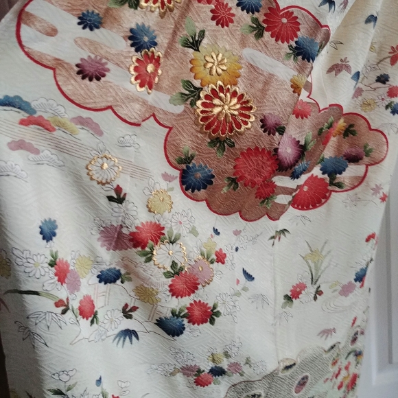 SOLD Vintage Traditional Silk Kimono - Picture 8 of 8